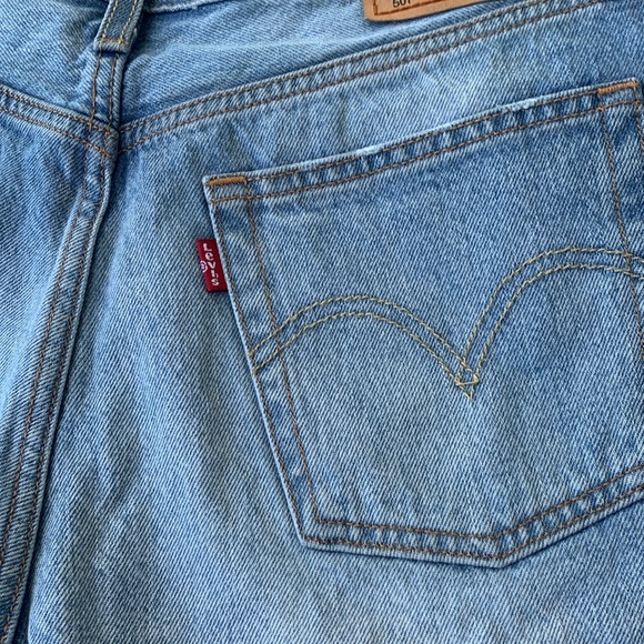Levi’s 501 Floral Cut Out Jean Shorts - Picture 11 of 12
